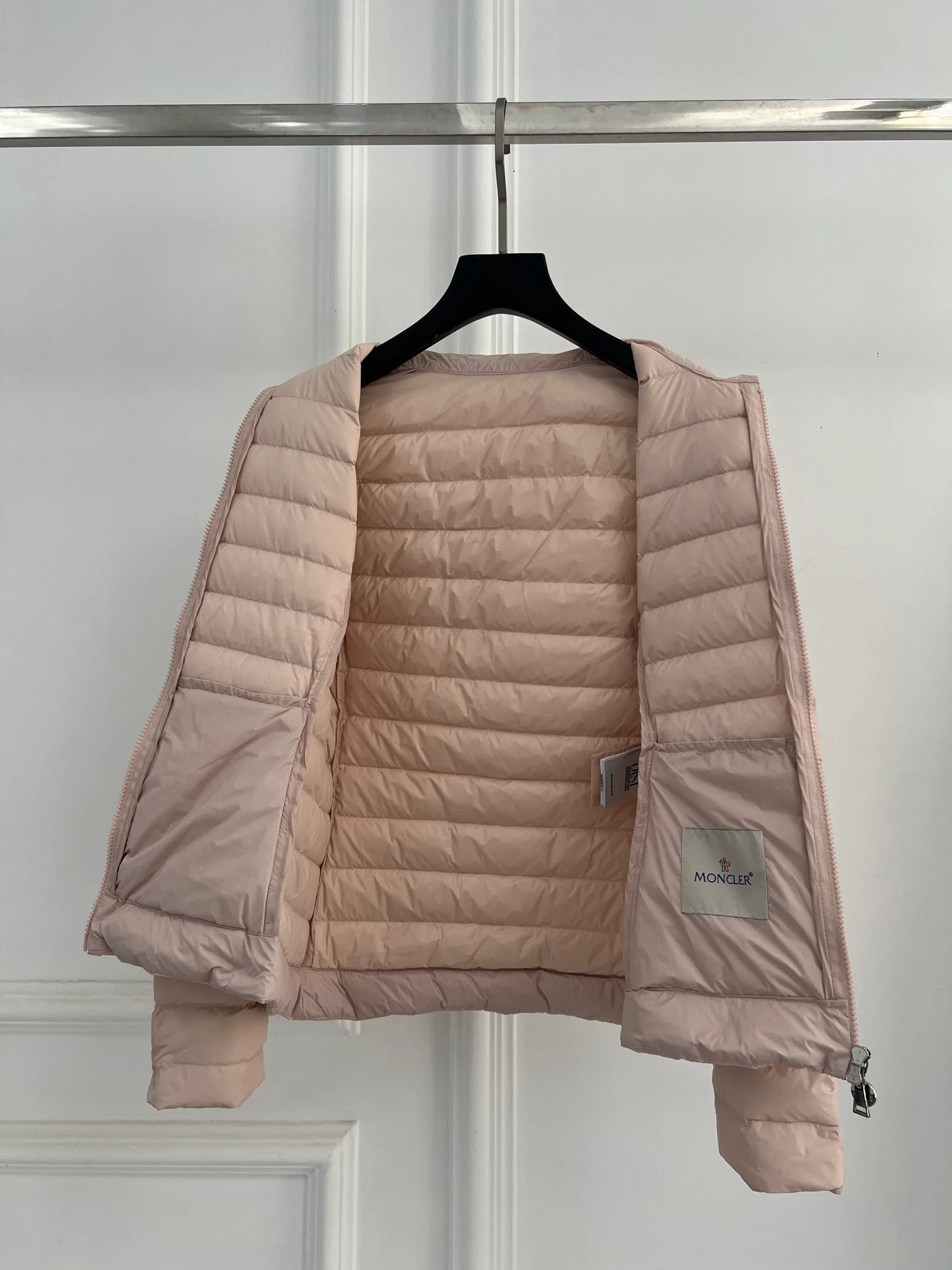 Women's Jackets And Down Jackets MONCLER 18416163