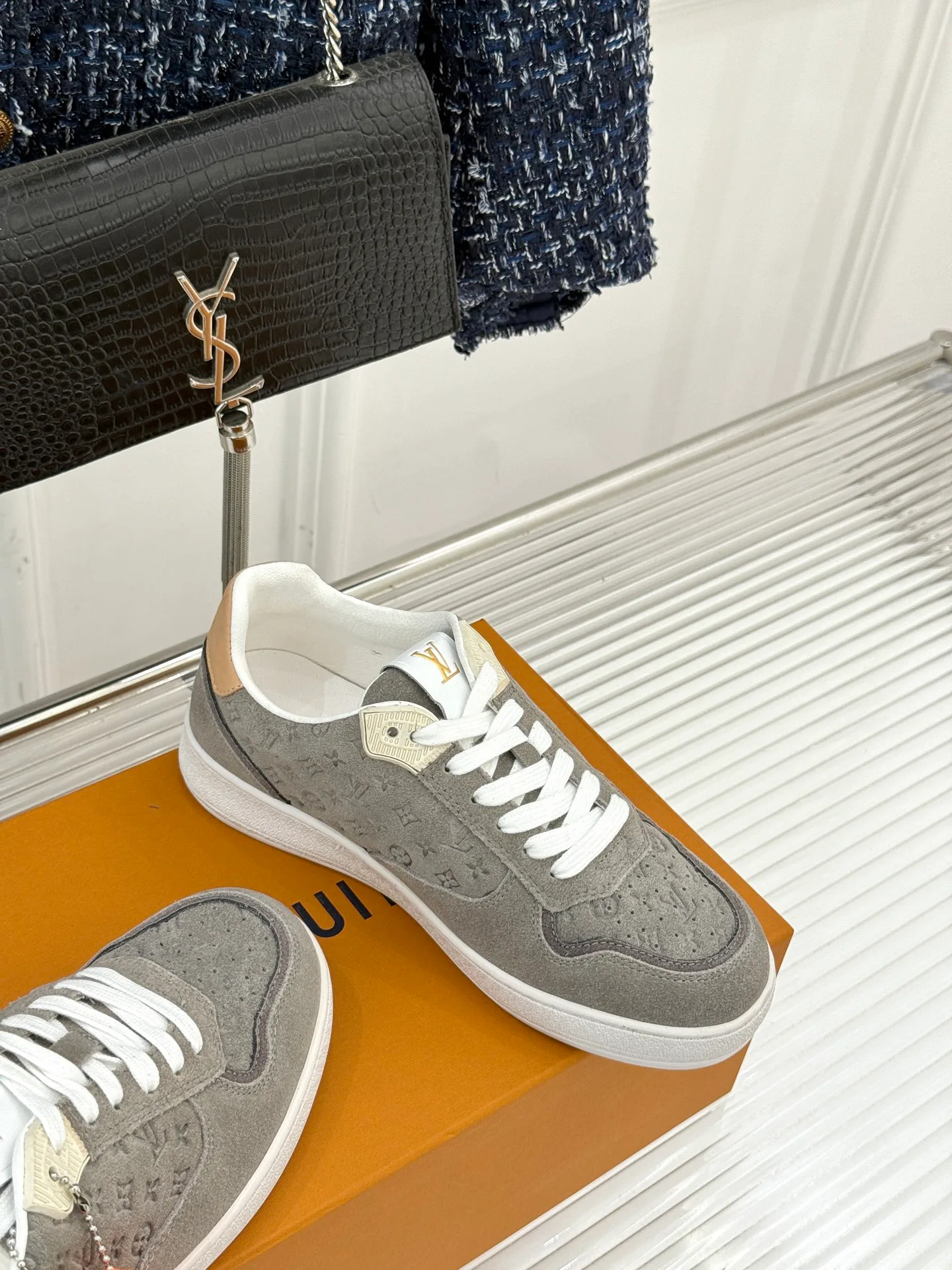 Women's Sneakers LOUIS VUITTON 18036324