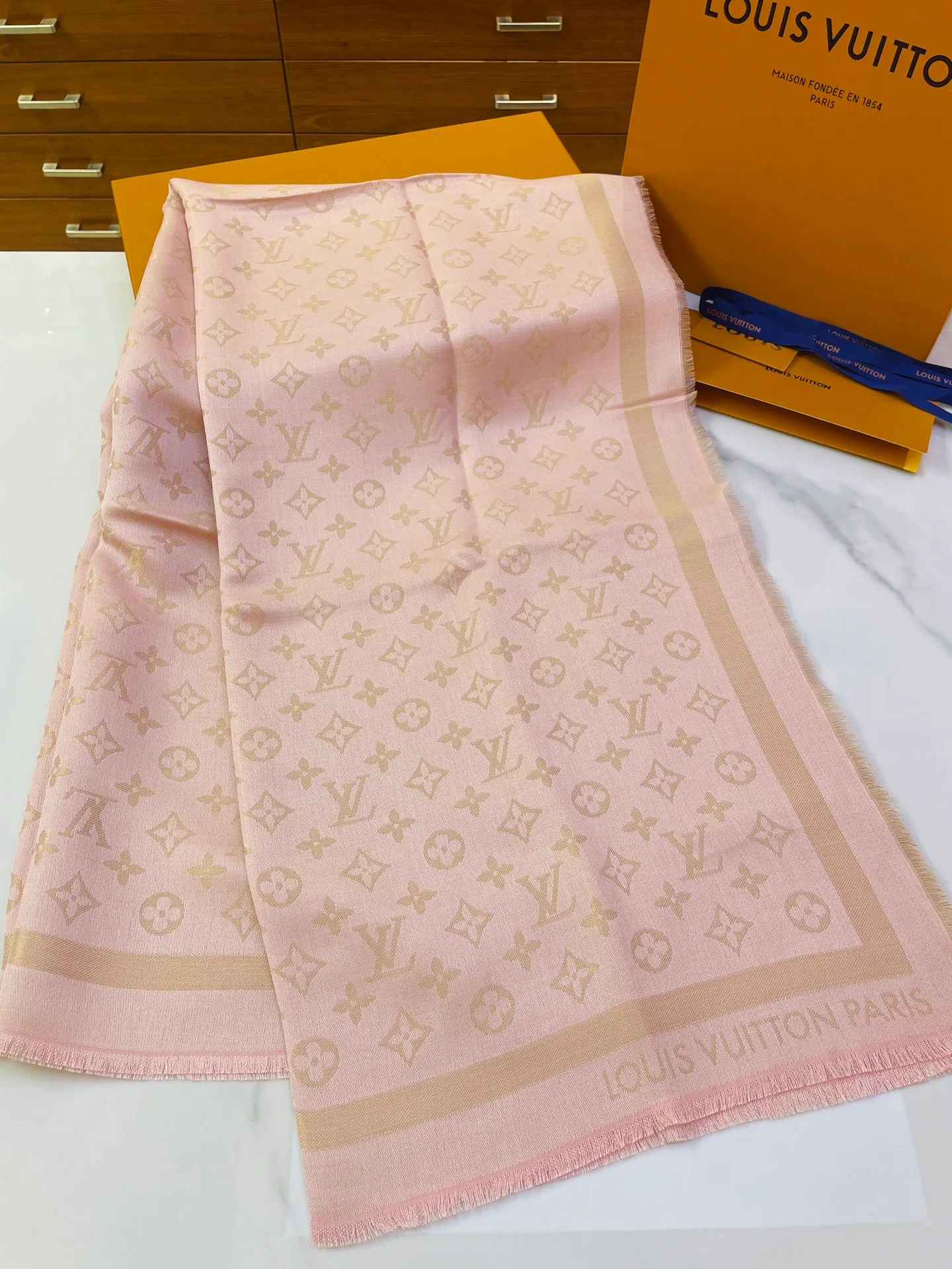 Scarves LOUIS VUITTON 17898729