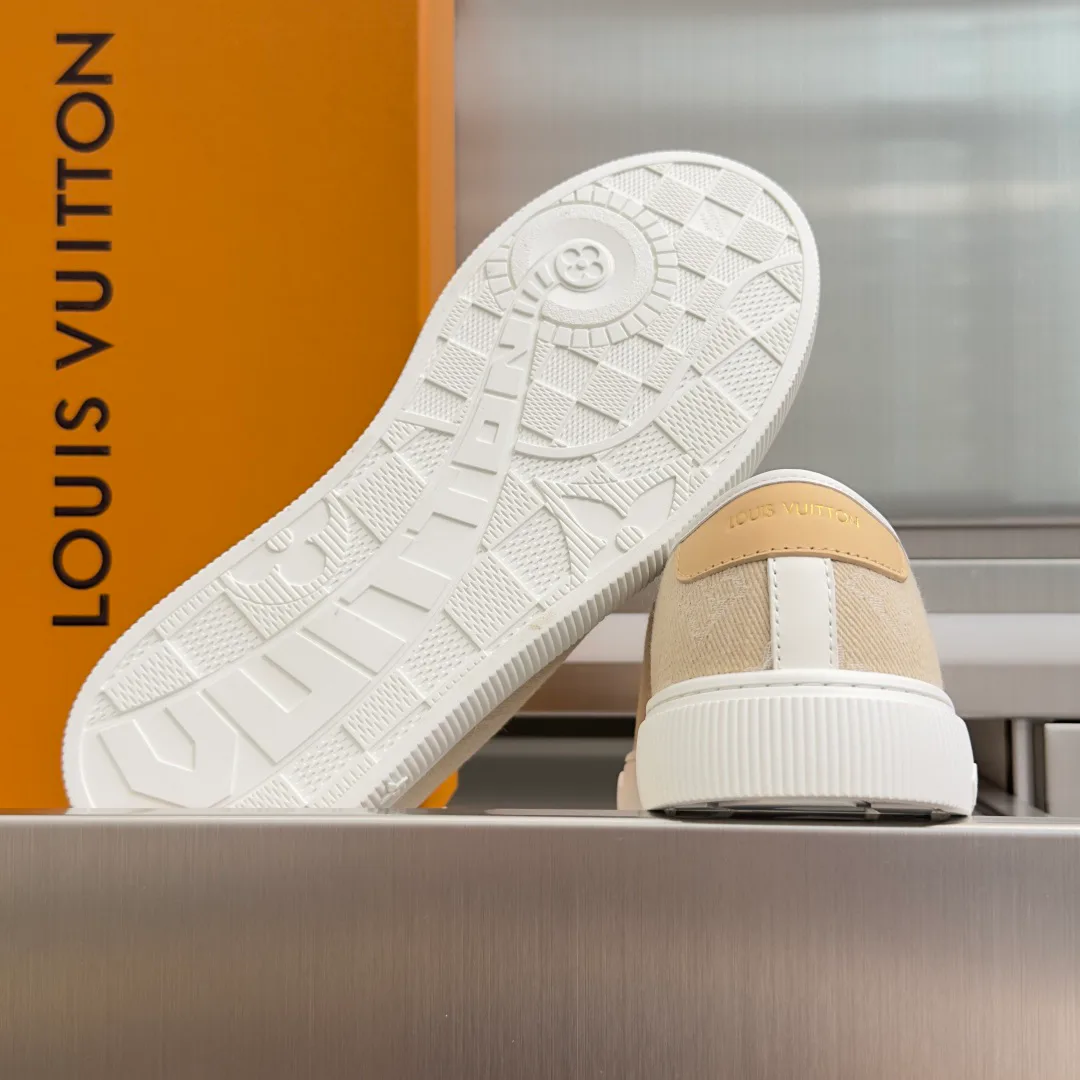 Women's Sneakers LOUIS VUITTON 17950711