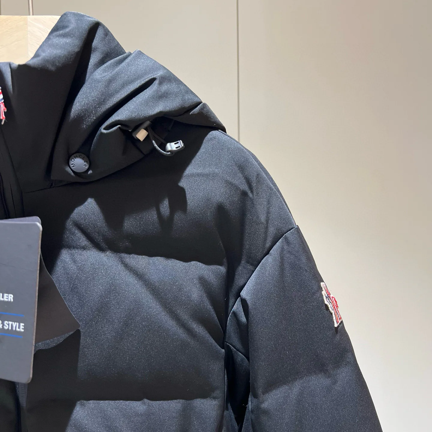 Women's Jackets And Down Jackets MONCLER 18336961