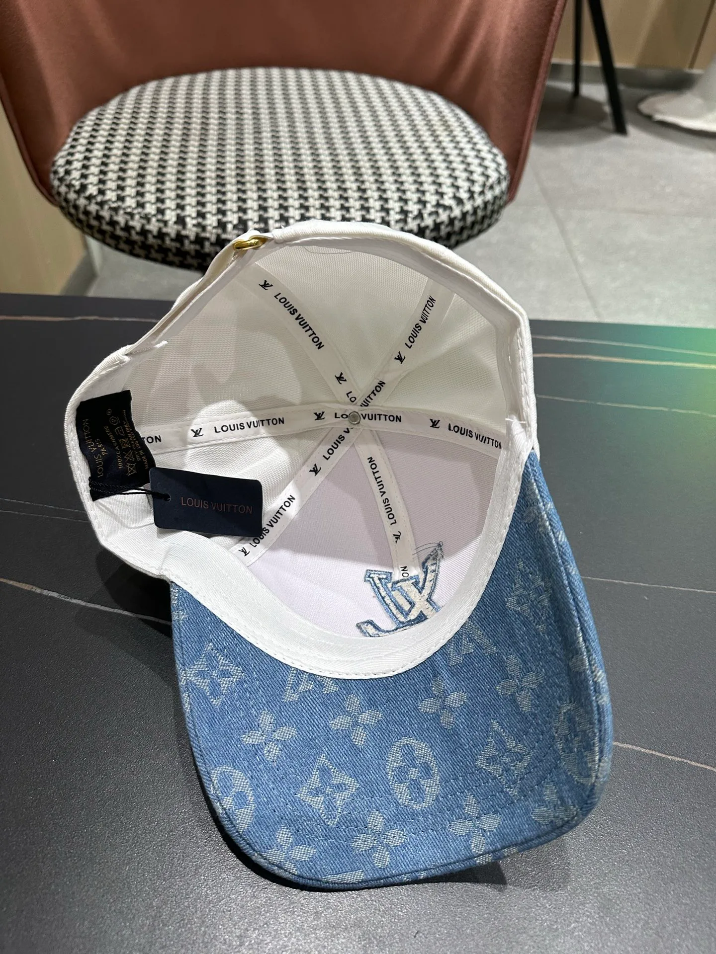 Hats LOUIS VUITTON 18478992