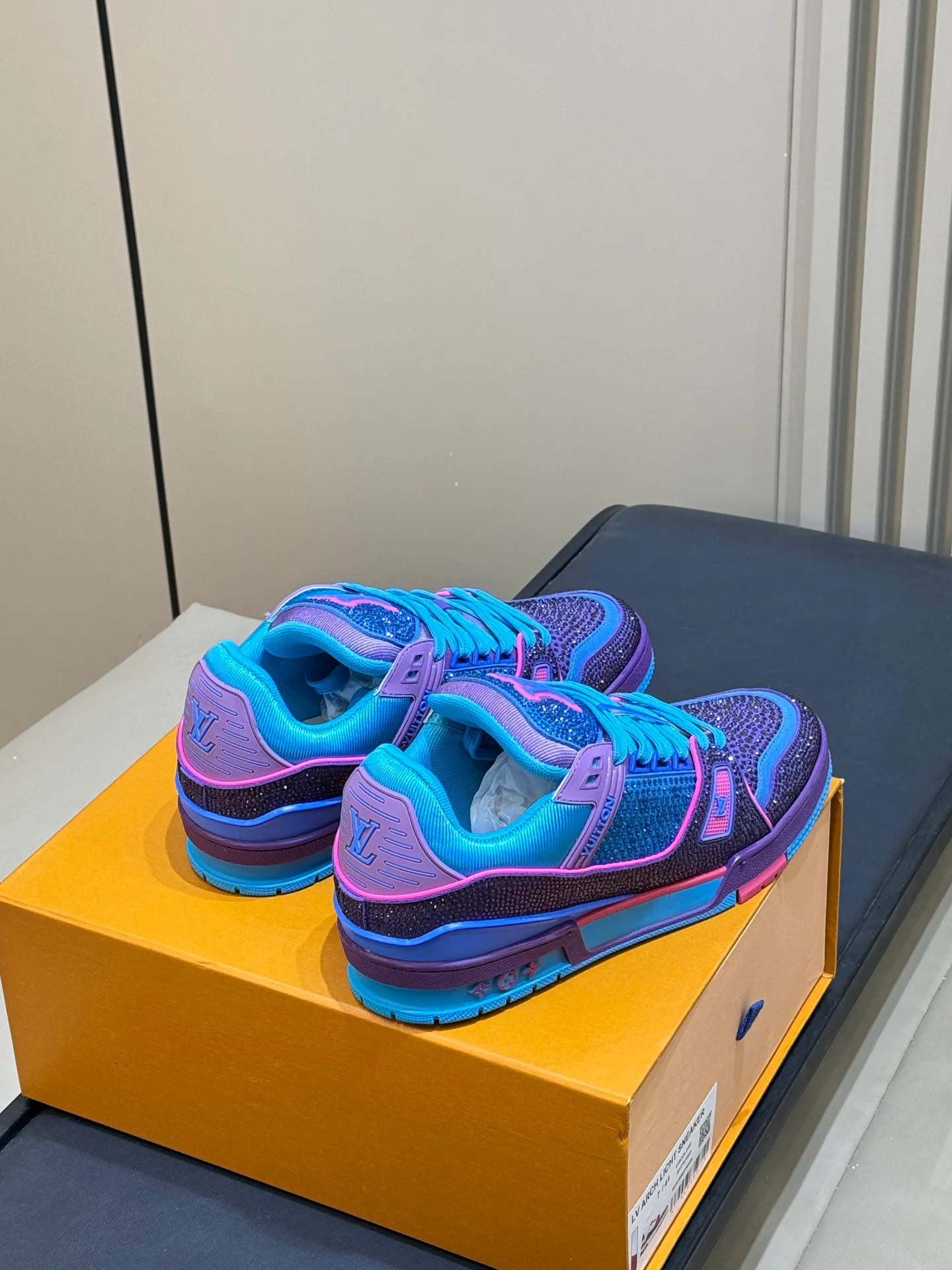 Women's Sneakers LOUIS VUITTON 18073562