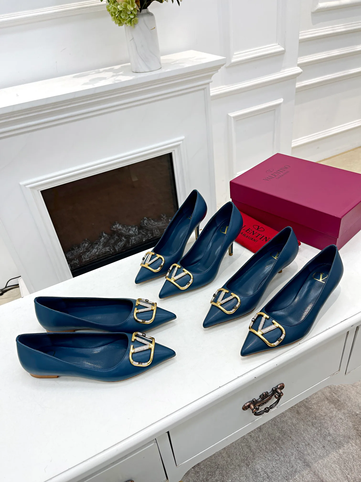 Women's Heels VALENTINO 17956837
