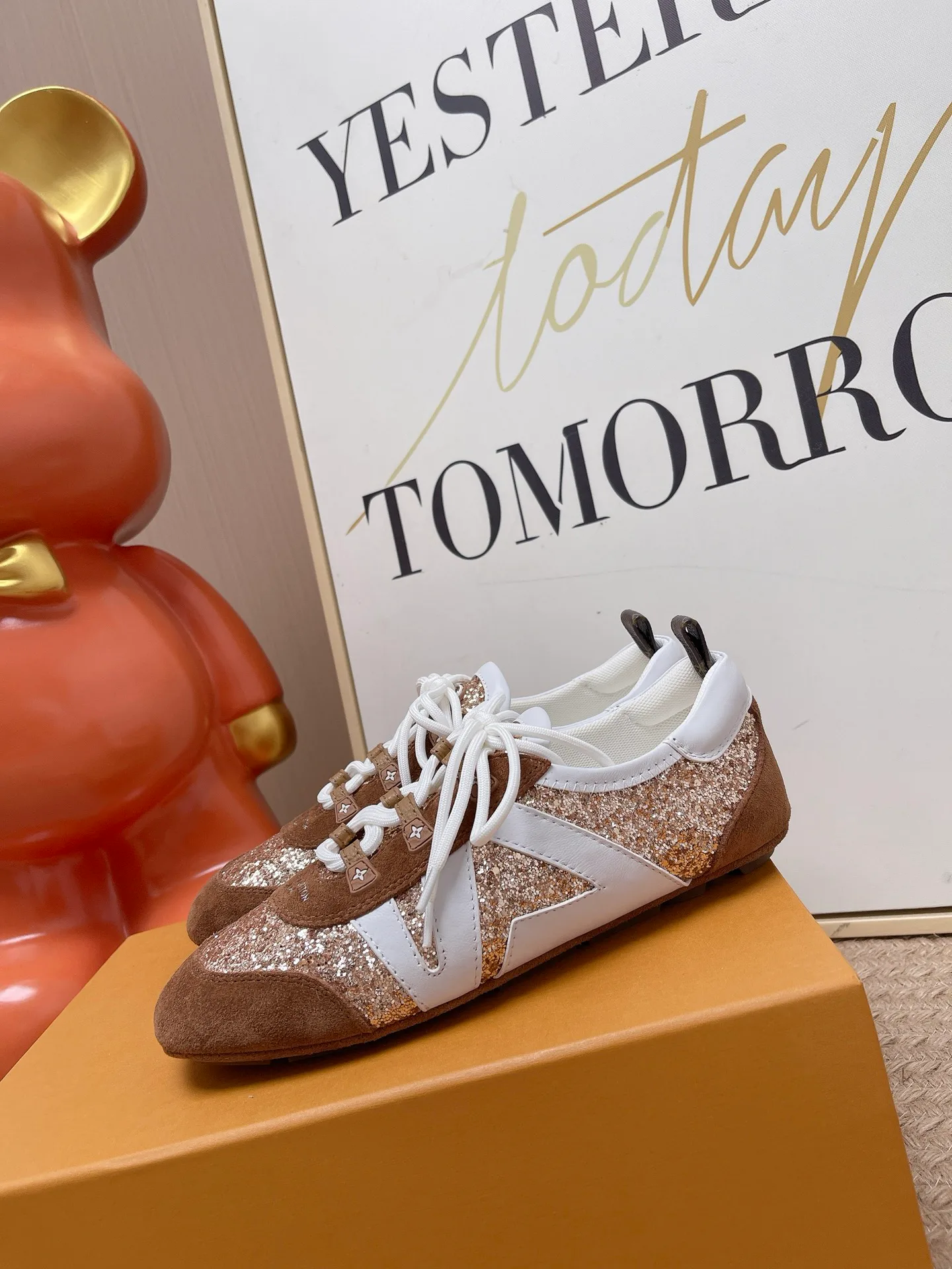 Women's Sneakers LOUIS VUITTON 17449404