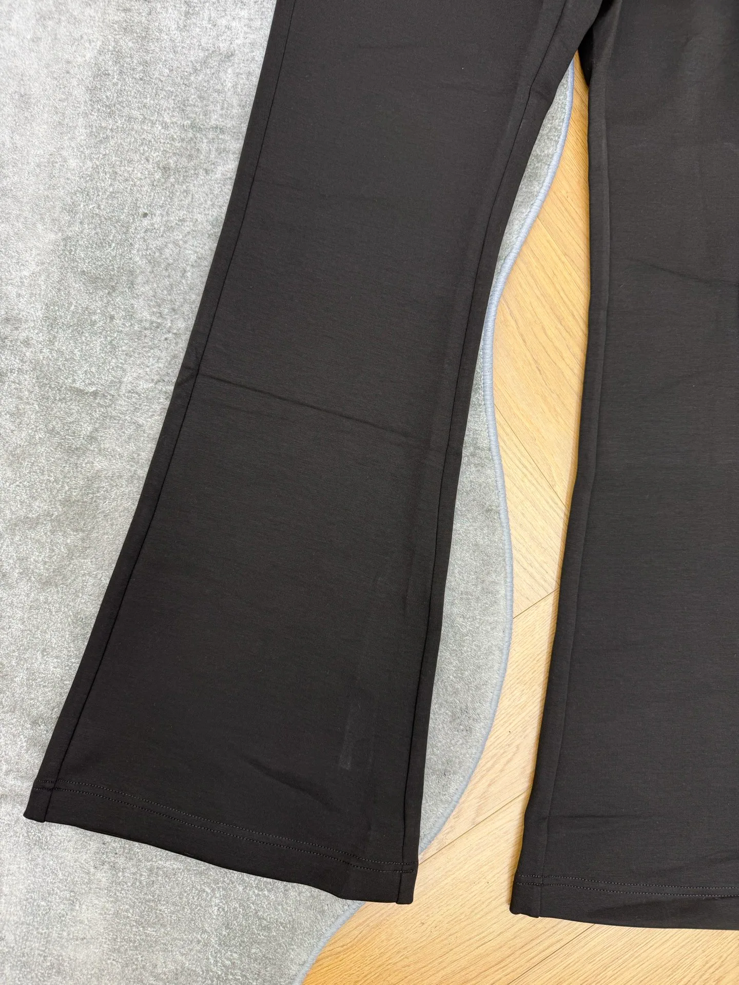 Women's Trousers SAINT LAURENT 18450972