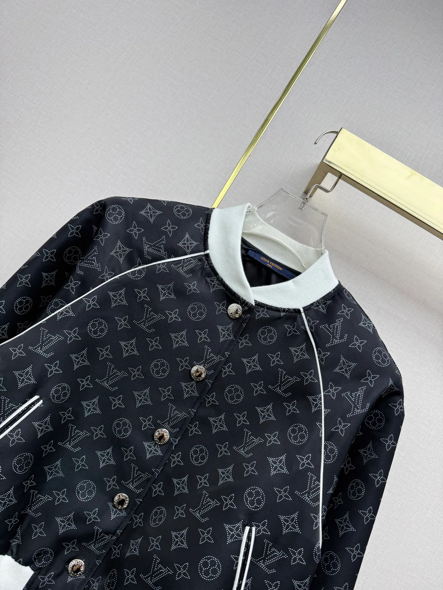 Women's Jackets And Down Jackets LOUIS VUITTON 18348136
