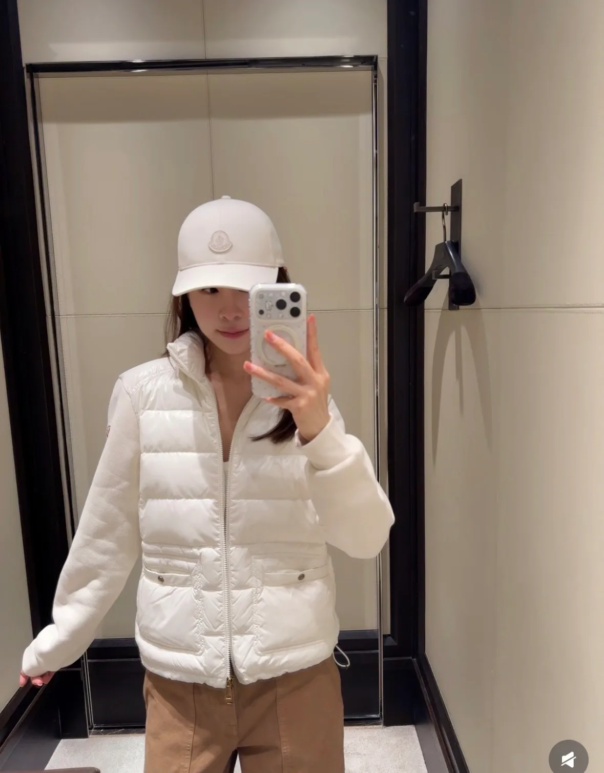 Women's Jackets And Down Jackets MONCLER 18044812