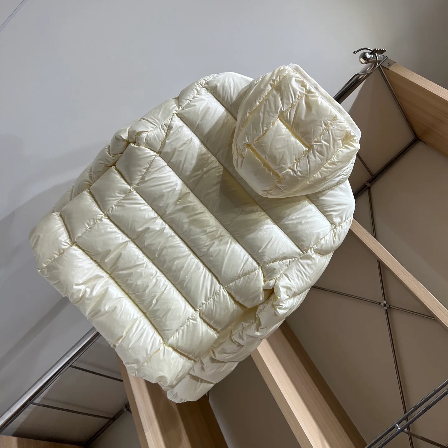 Women's Jackets And Down Jackets MONCLER 18043628