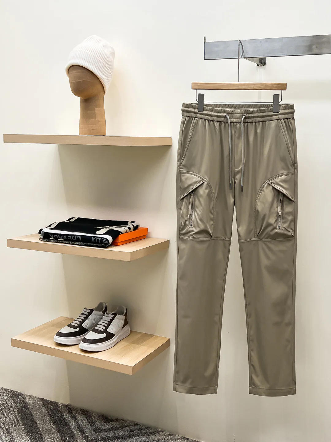 Men's Trousers LOUIS VUITTON 18499206