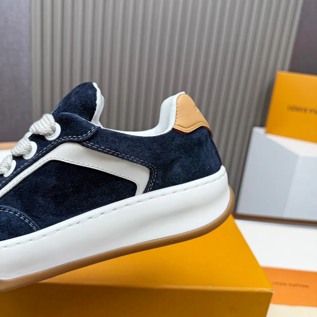 Men's Sneakers LOUIS VUITTON 18265137