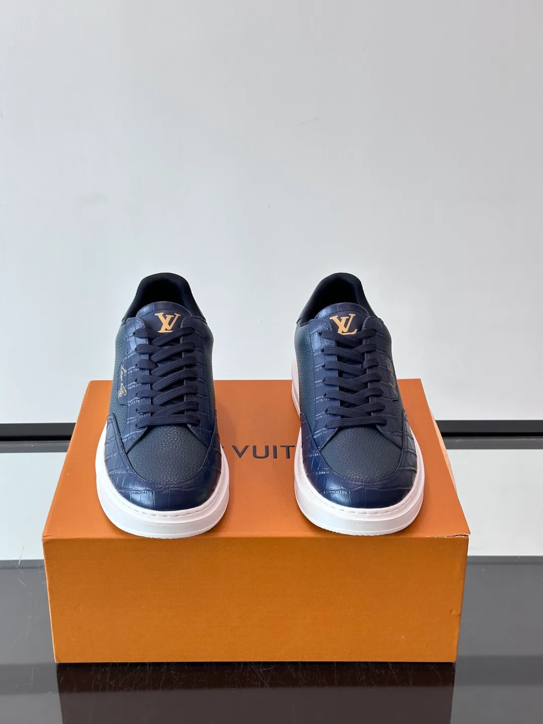 Women's Sneakers LOUIS VUITTON 18400577