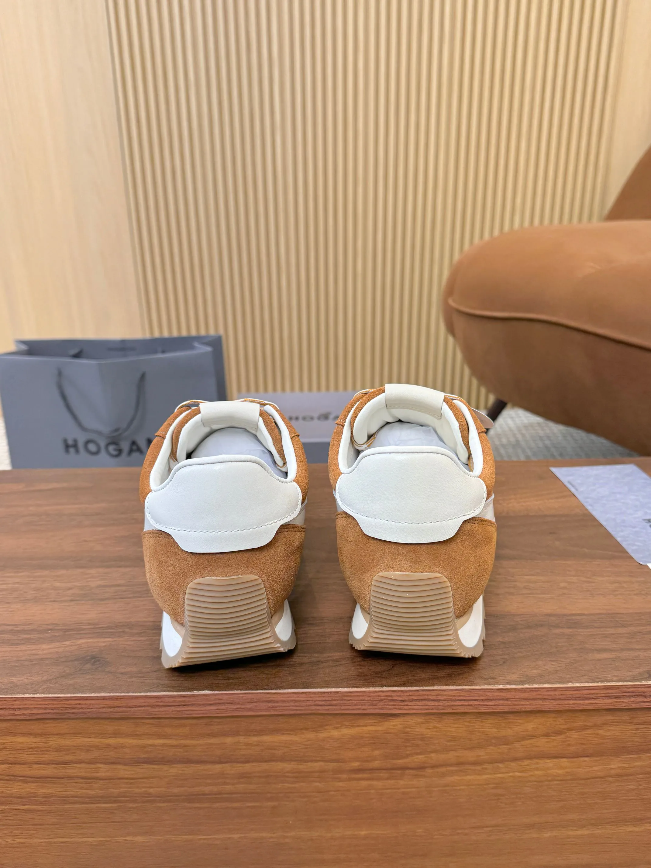 Women's Sneakers HOGAN 17827636