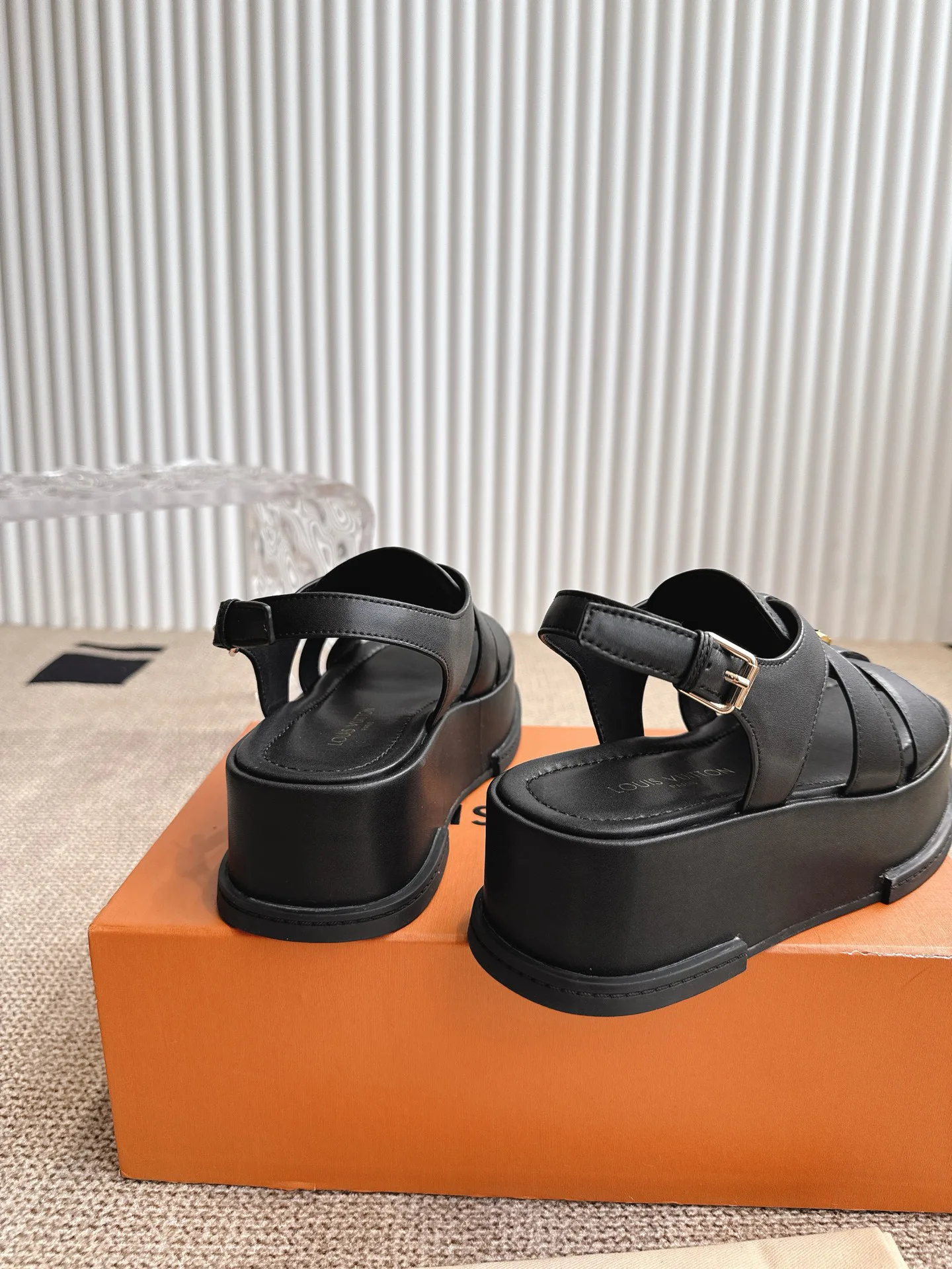 Women's Open-Toe Sandals LOUIS VUITTON 17499594