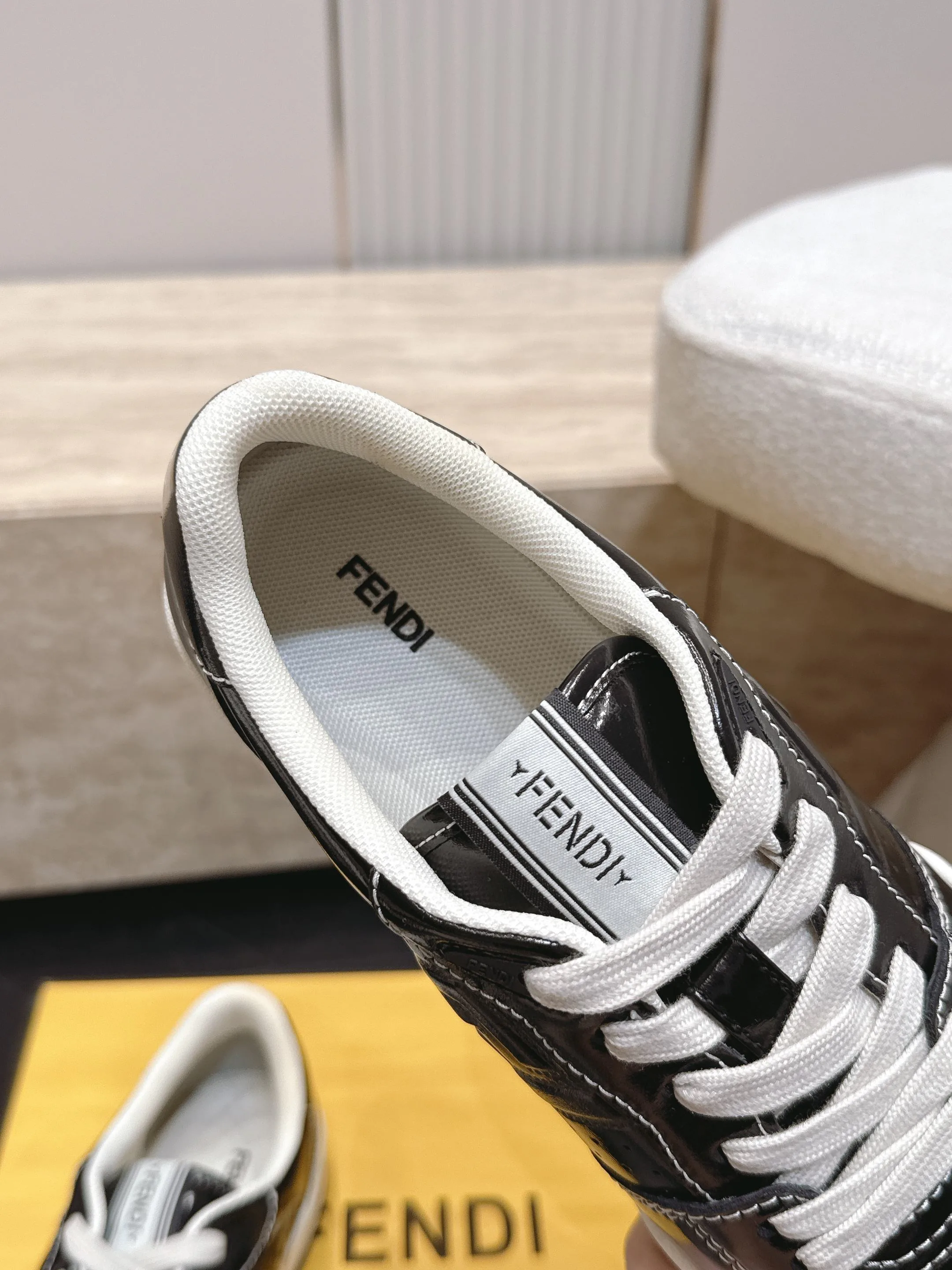 Women's Sneakers FENDI 17682041