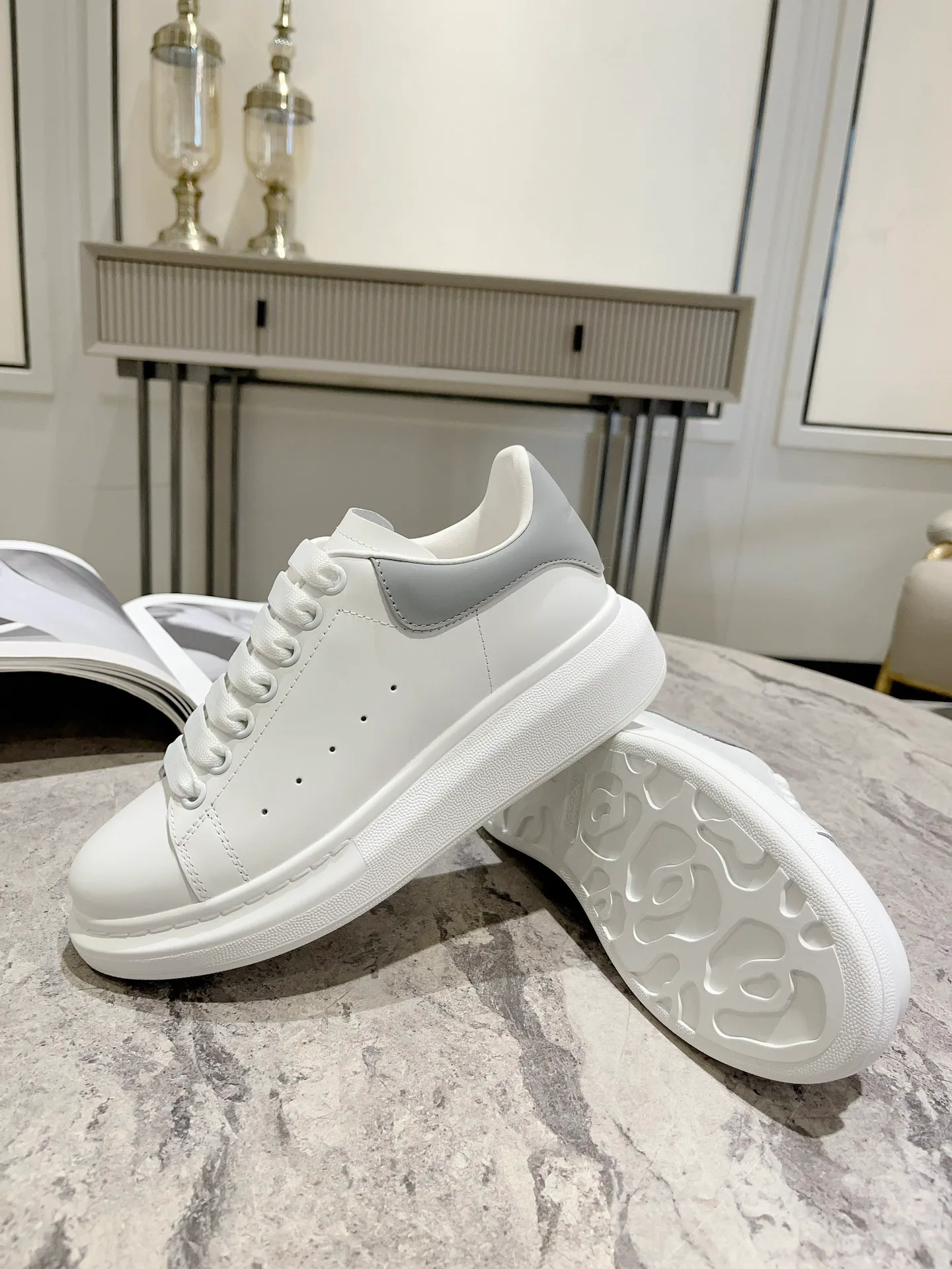 Women's Sneakers ALEXANDER MCQUEEN 18373666