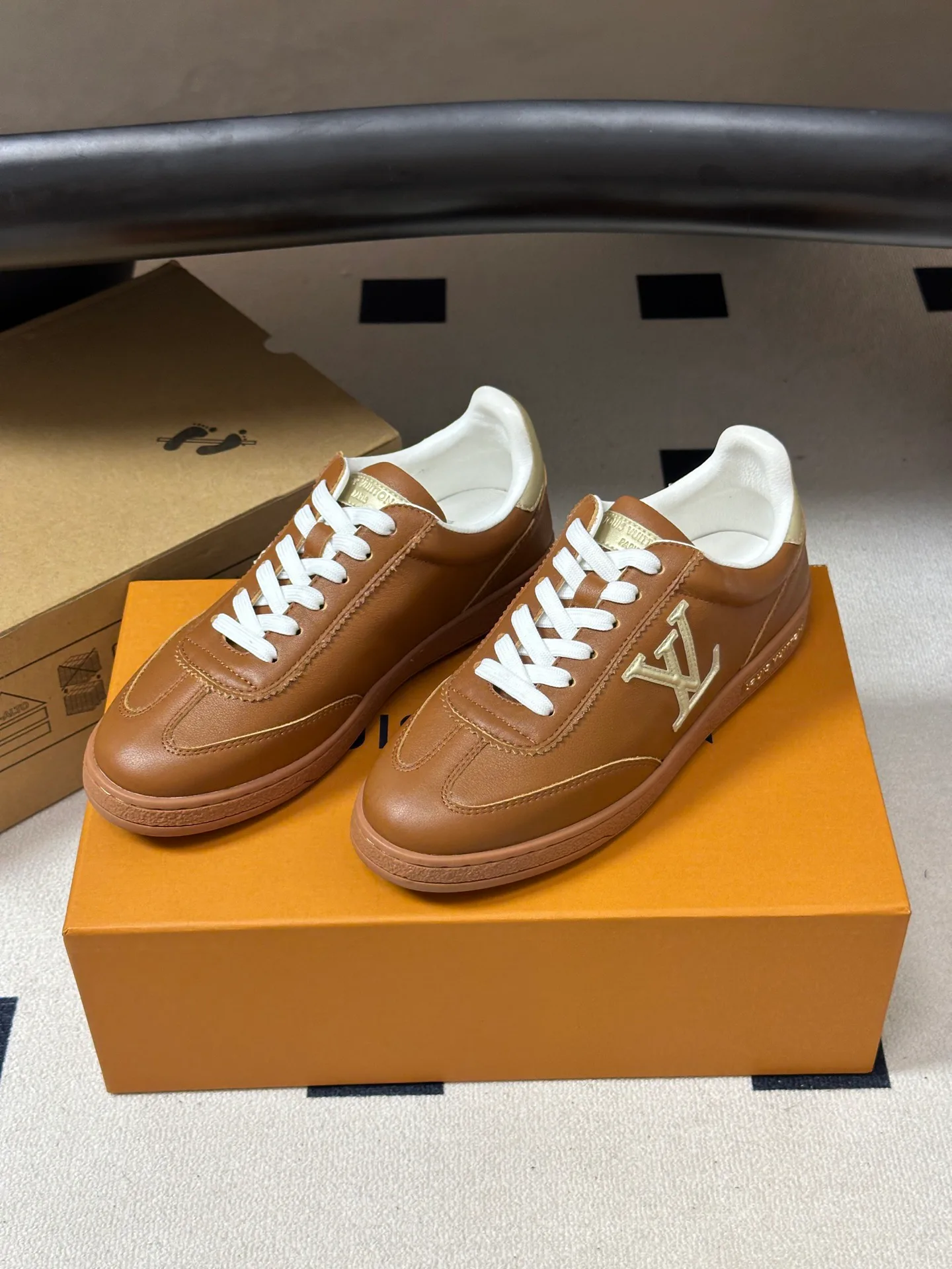 Women's Sneakers LOUIS VUITTON 18340952