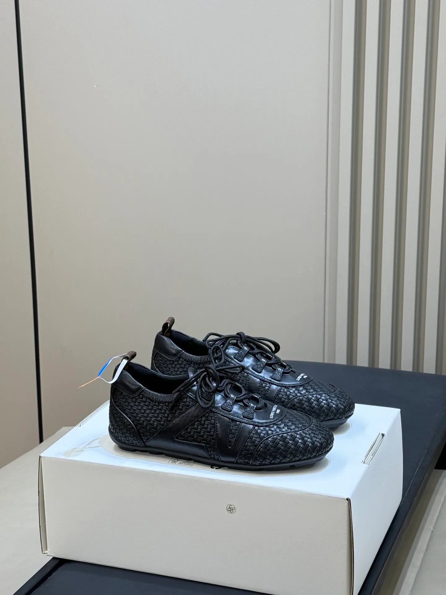 Women's Sneakers LOUIS VUITTON 18072951