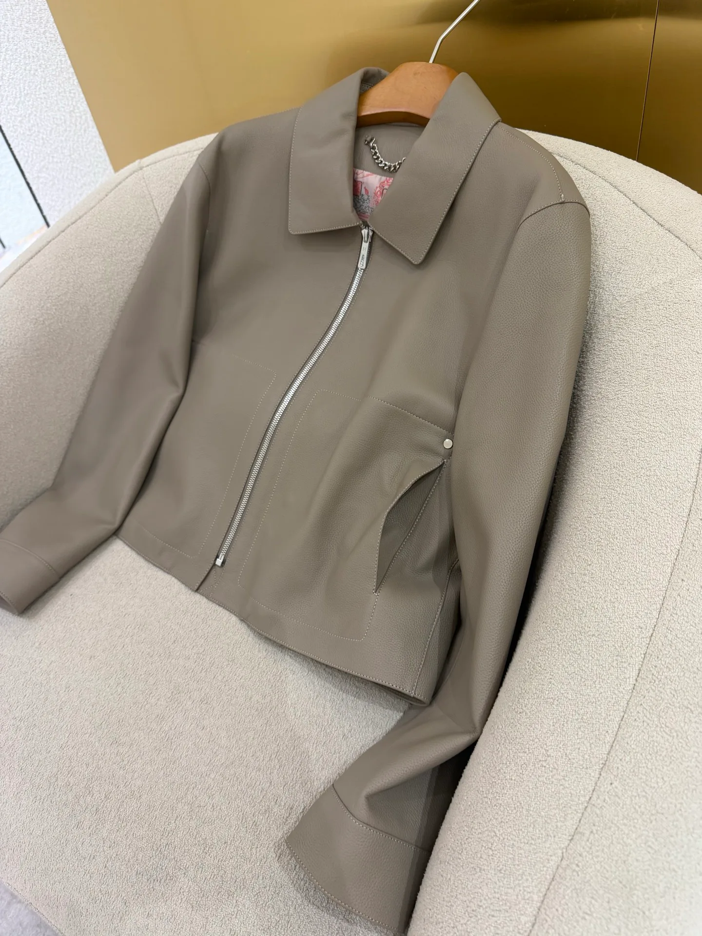 Women's Leather Jackets And Sheepskin Coats HERMES 17802390