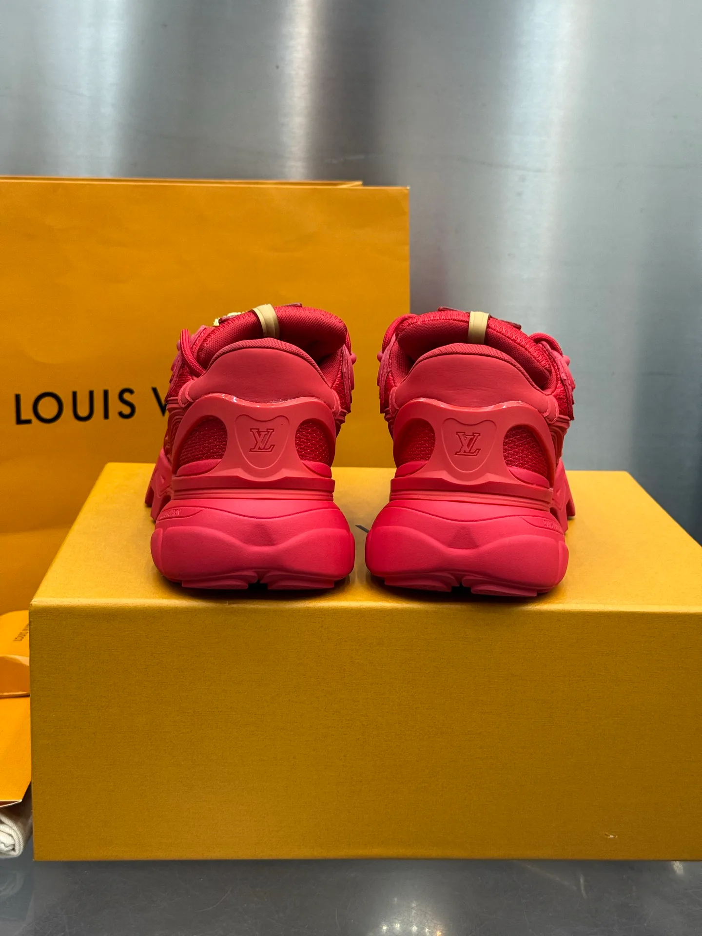 Women's Sneakers LOUIS VUITTON 18202599