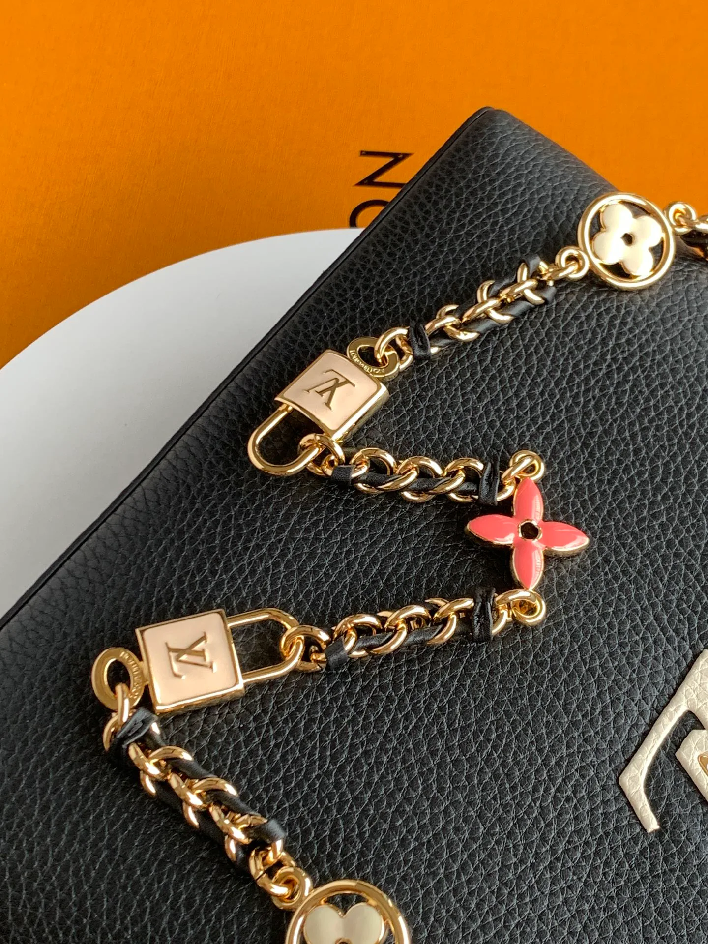Women's Classic Handbags LOUIS VUITTON 18520984