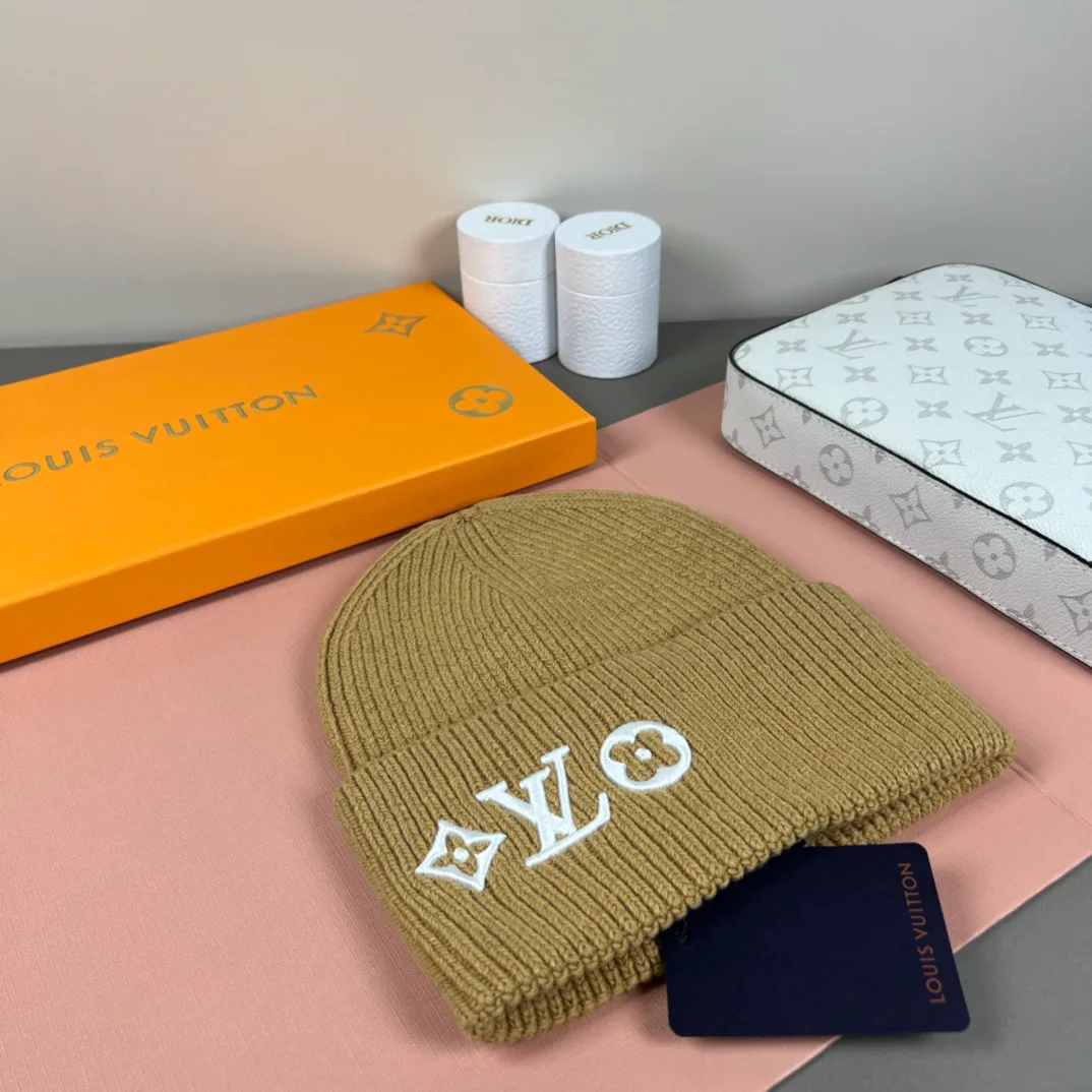 Hats LOUIS VUITTON 17879713