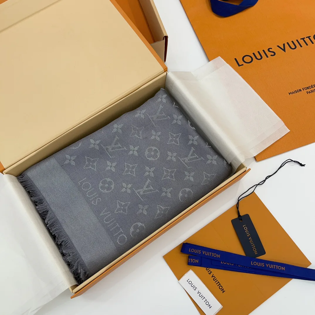 Scarves LOUIS VUITTON 17815856