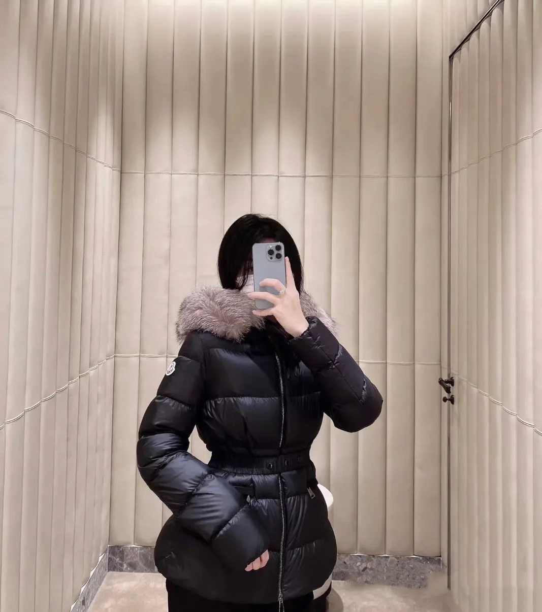 Women's Jackets And Down Jackets MONCLER 18130047