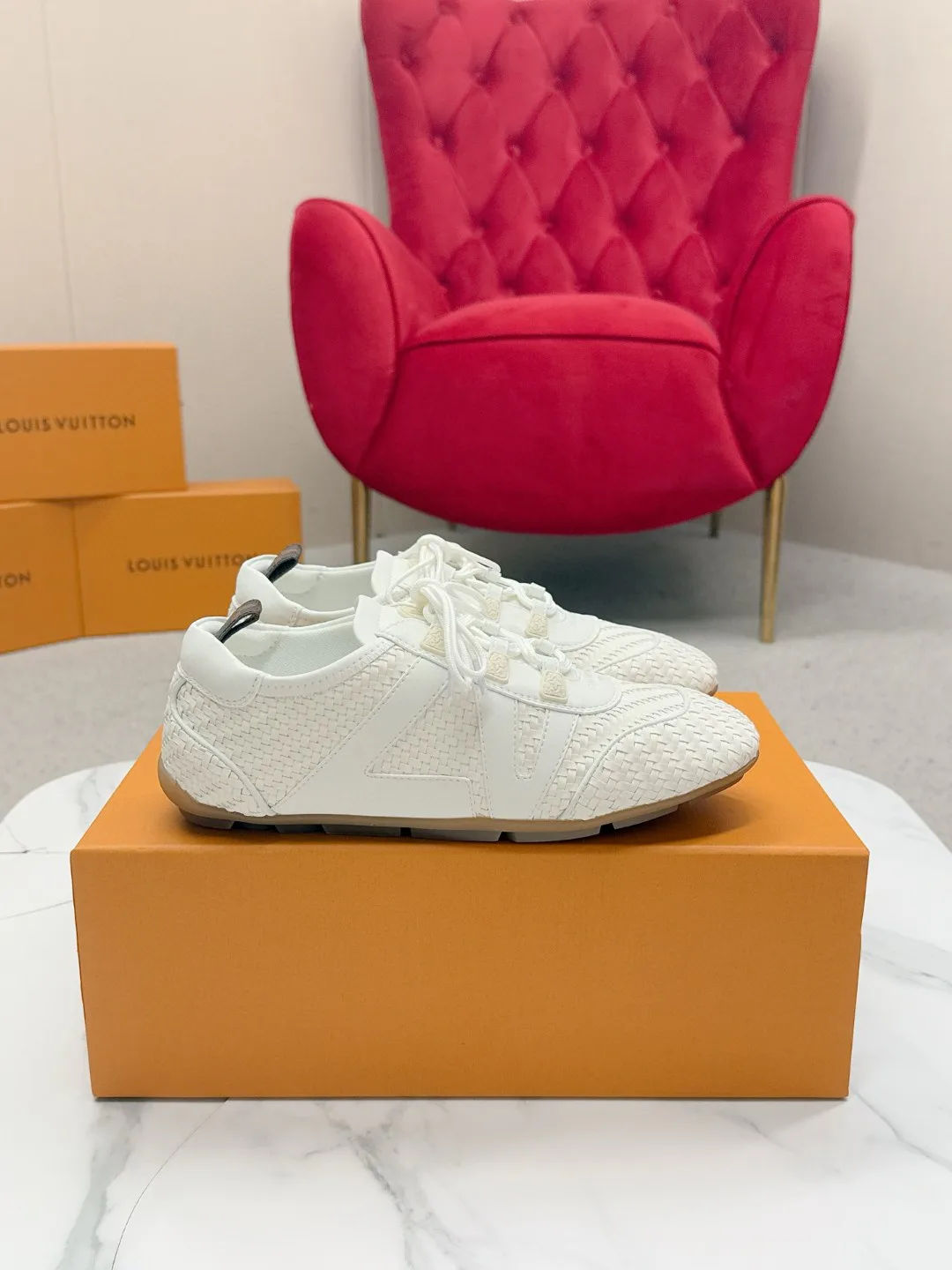 Women's Sneakers LOUIS VUITTON 17704486