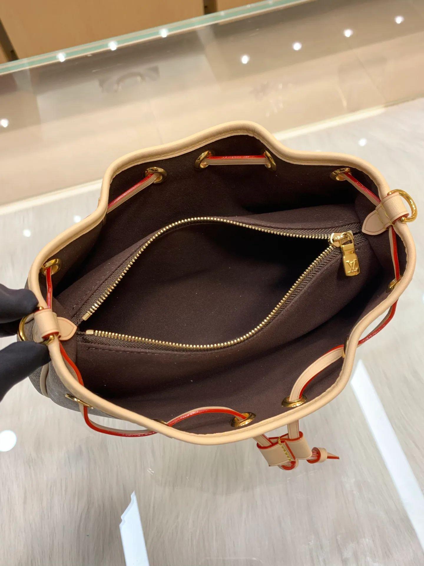 Women's Classic Handbags LOUIS VUITTON 17303176
