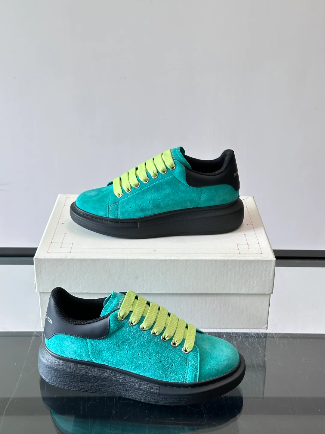 Women's Sneakers ALEXANDER MCQUEEN 17447547