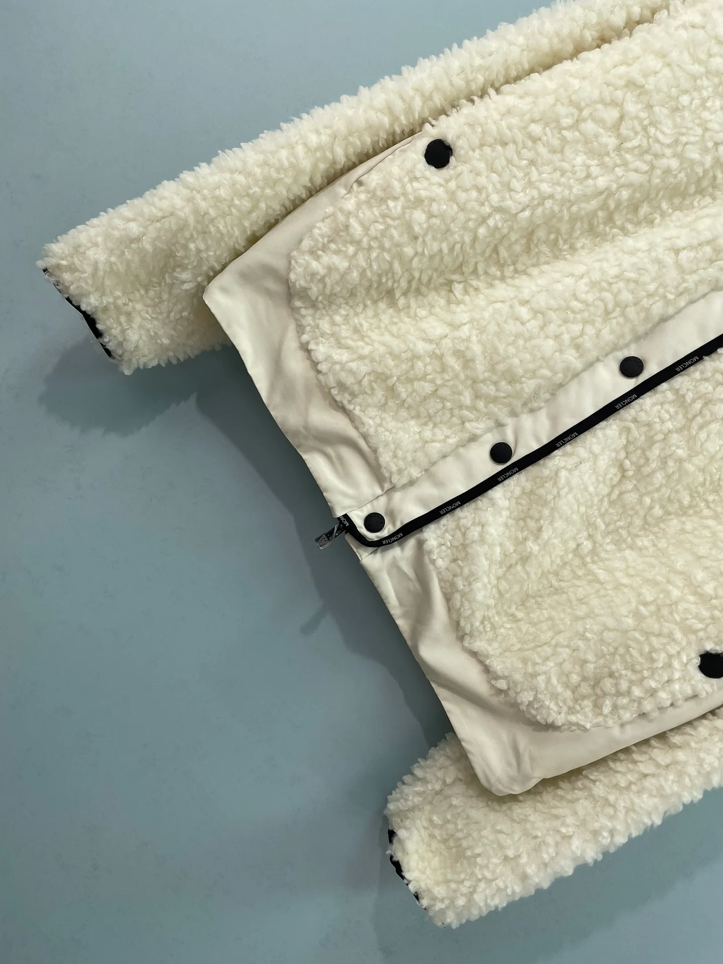 Women's Jackets And Down Jackets MONCLER 18308534