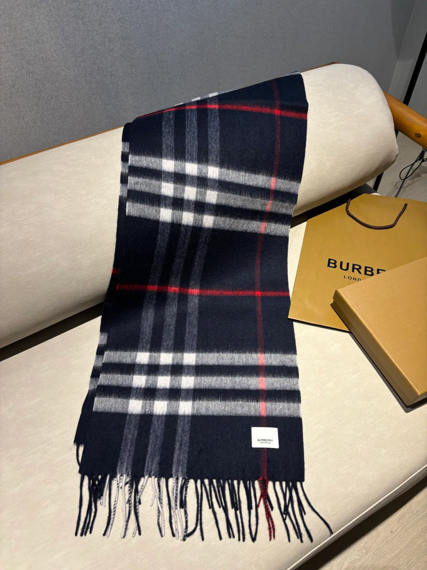 Scarves BURBERRY 18507482