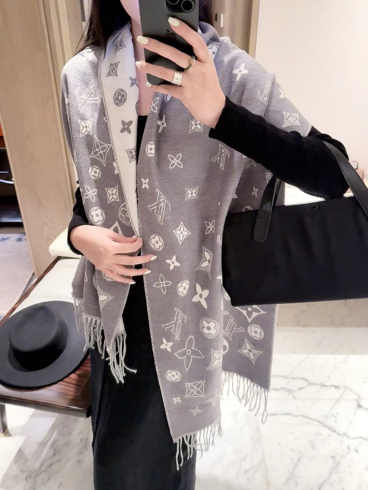 Scarves LOUIS VUITTON 18377551