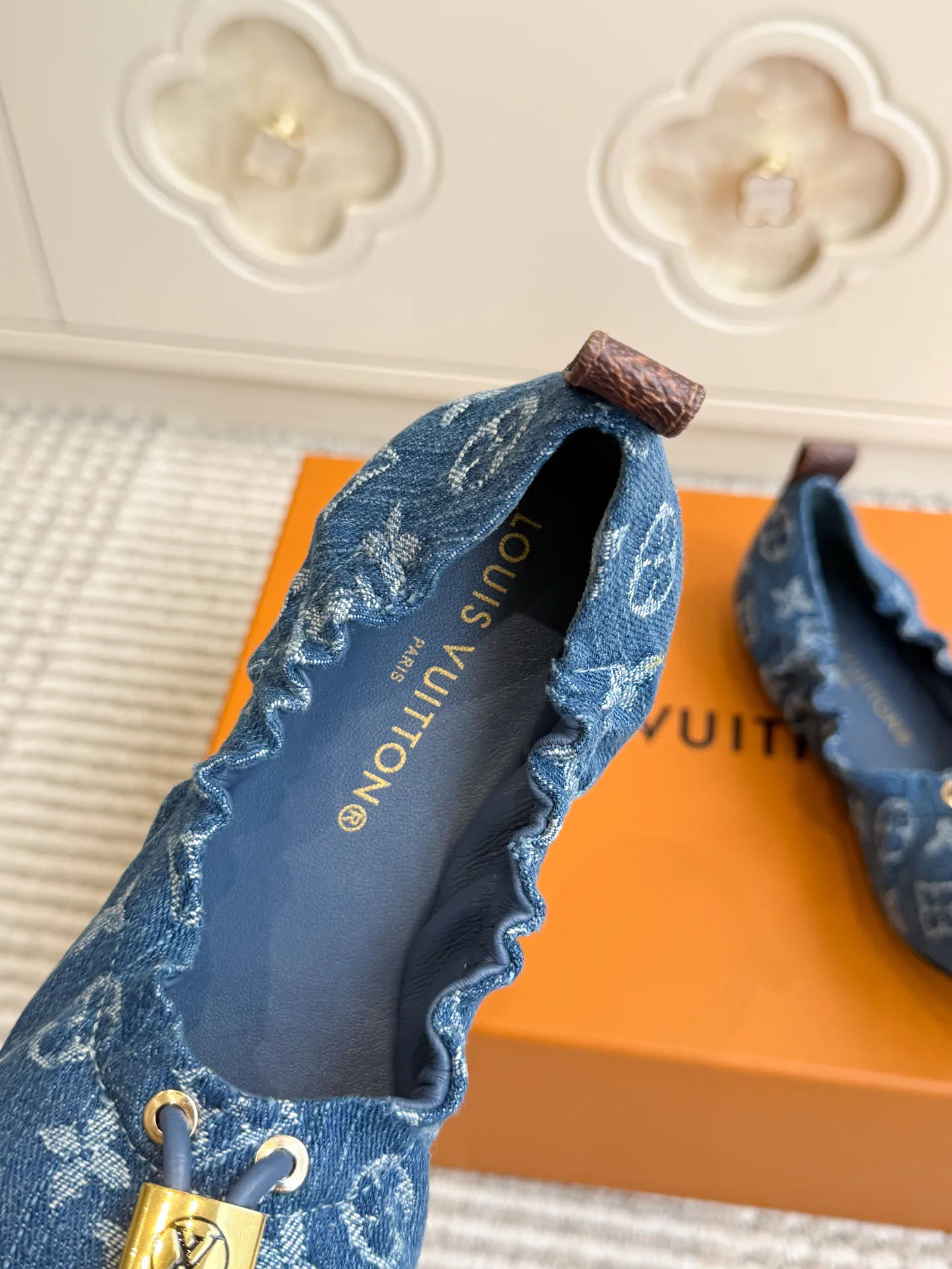 Women's Ballet Flats LOUIS VUITTON 18414279