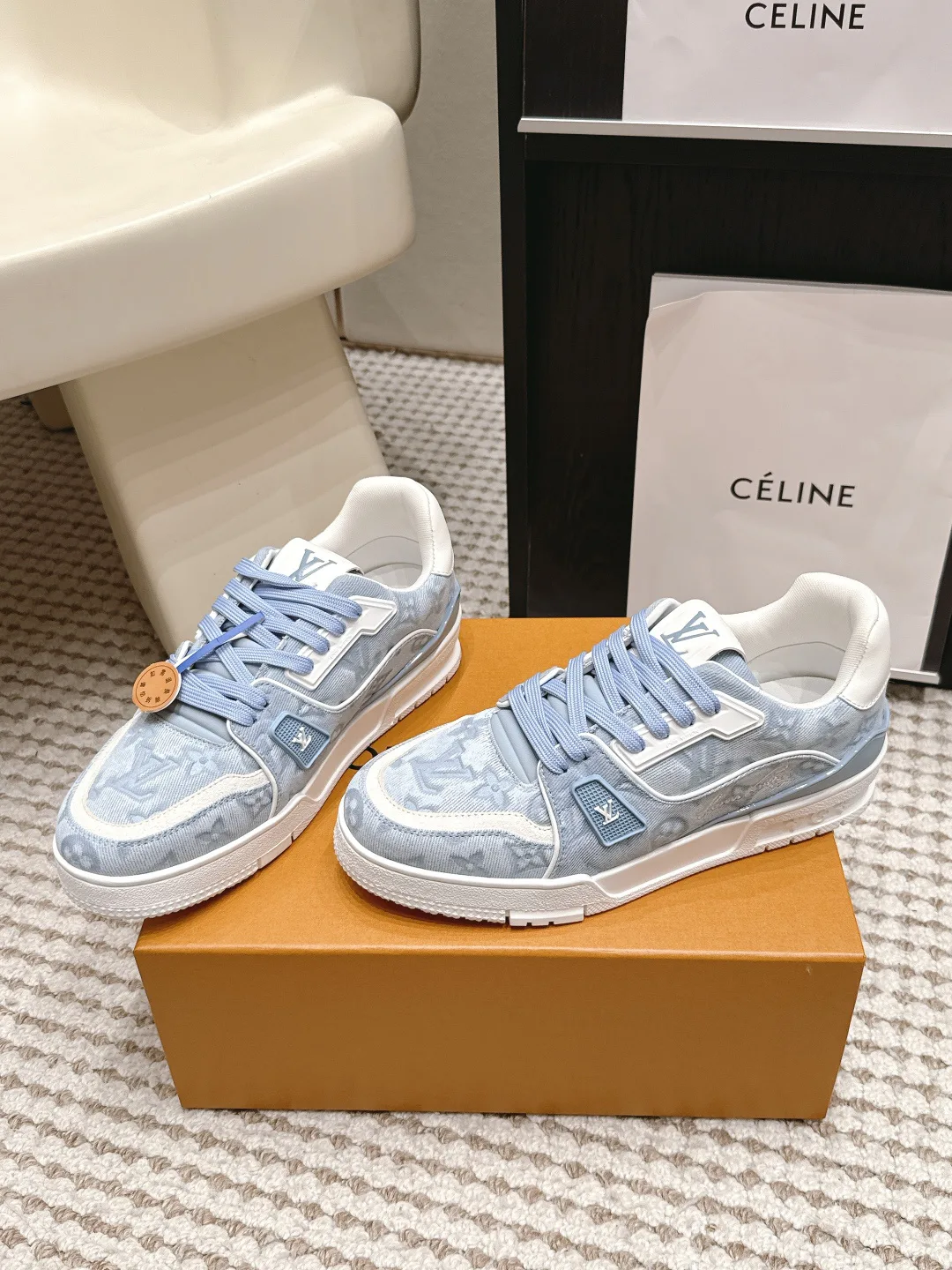 Women's Sneakers LOUIS VUITTON 17657682