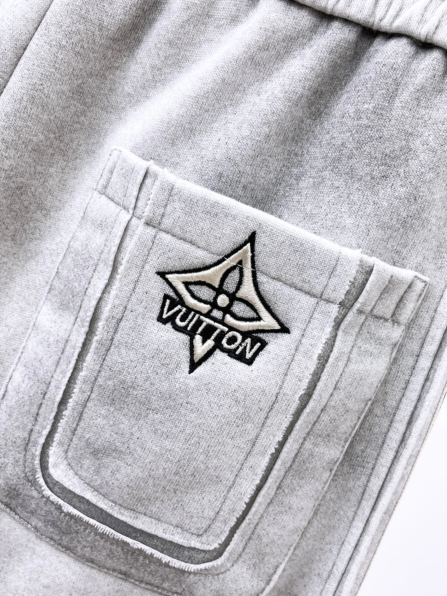 Men's Trousers LOUIS VUITTON 18399327