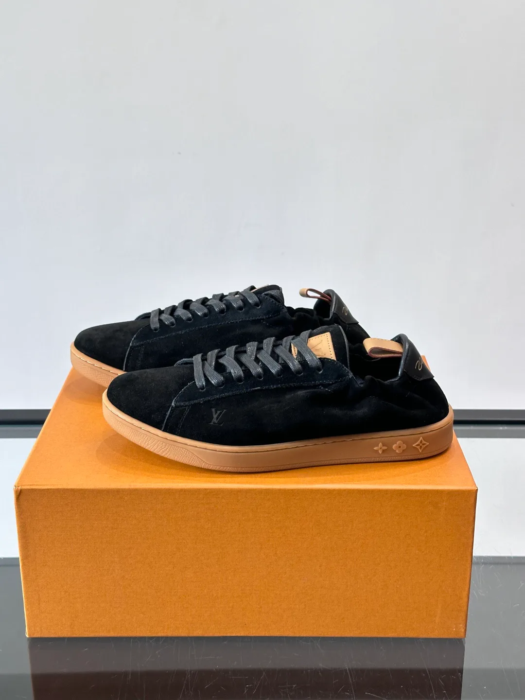 Men's Sneakers LOUIS VUITTON 18263700