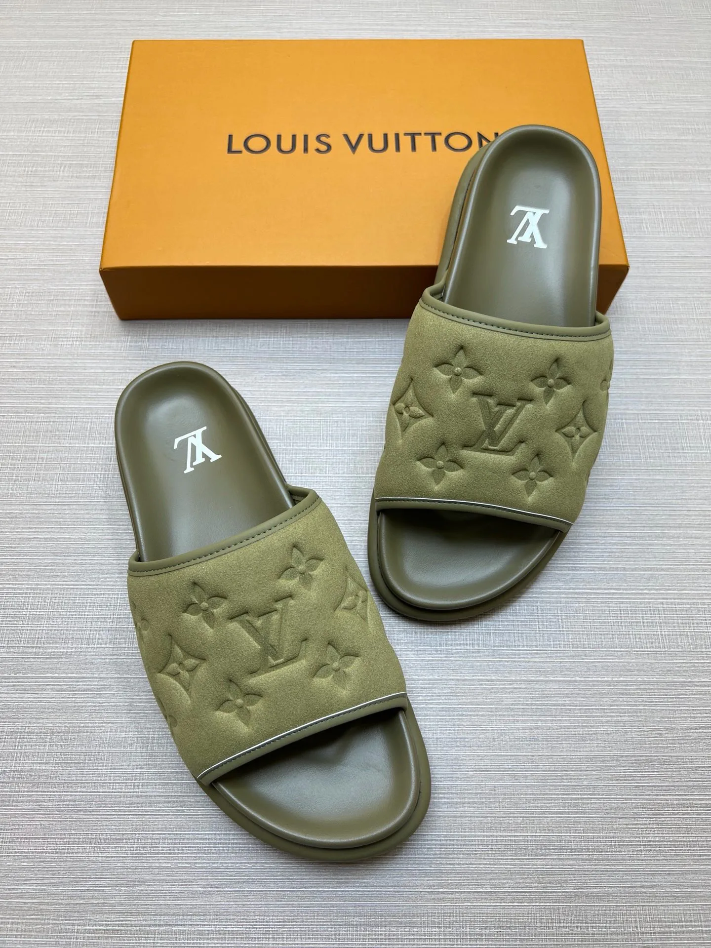 Women's Flip-Flops LOUIS VUITTON 18011814