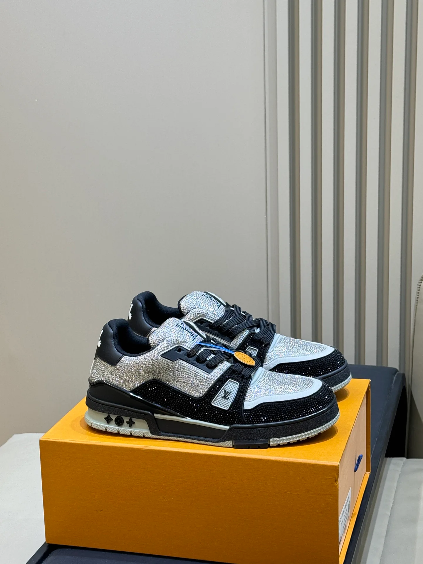 Men's Sneakers LOUIS VUITTON 18073566