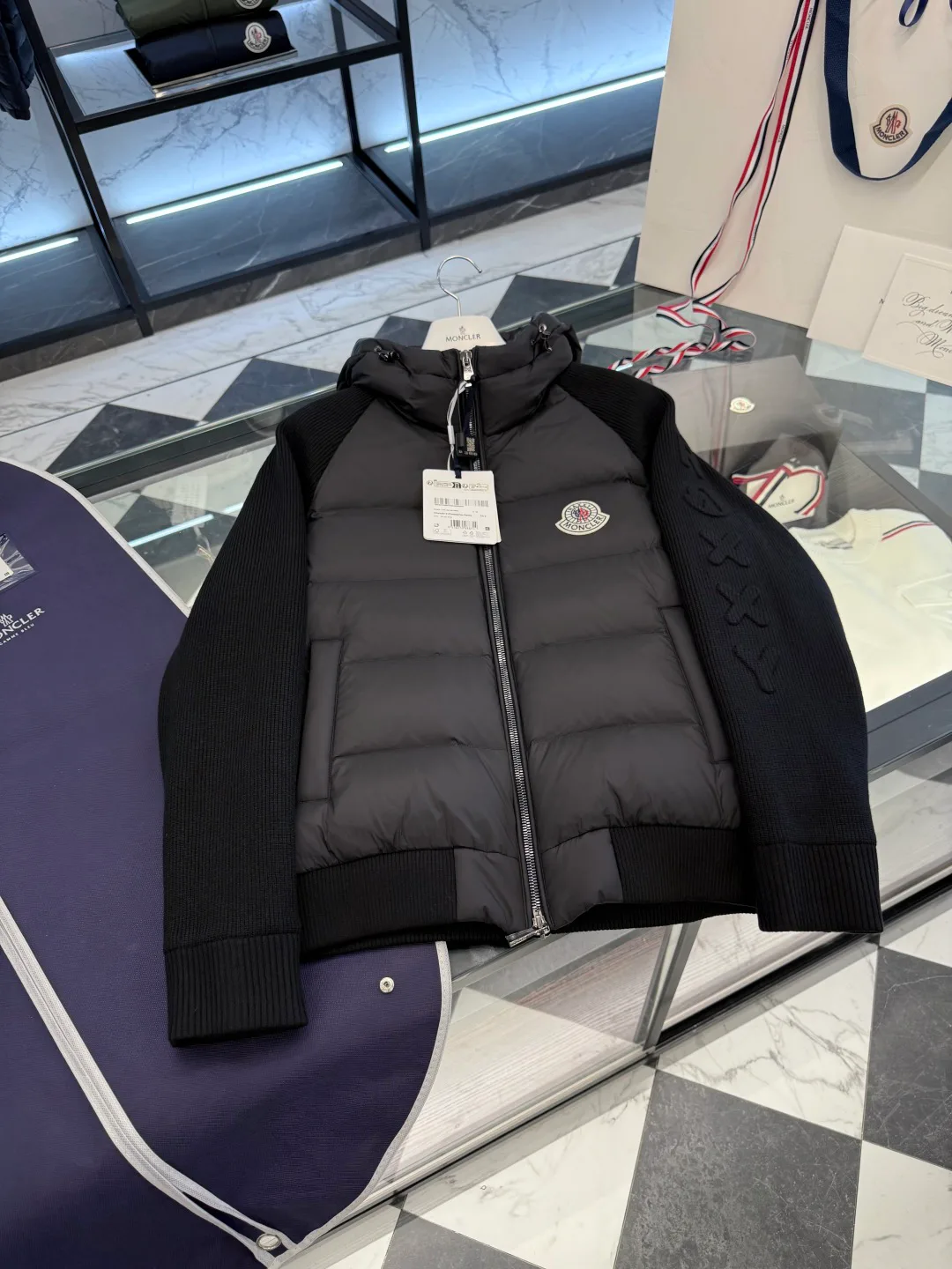 Women's Jackets And Down Jackets MONCLER 18007613