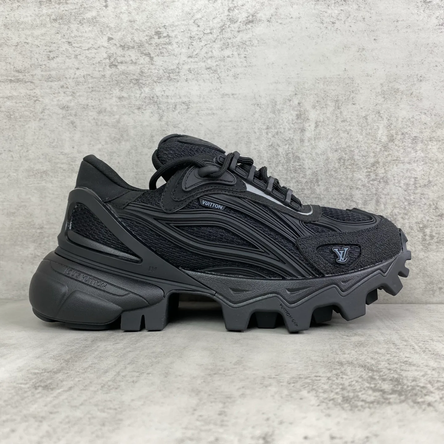 Women's Sneakers LOUIS VUITTON 18039583