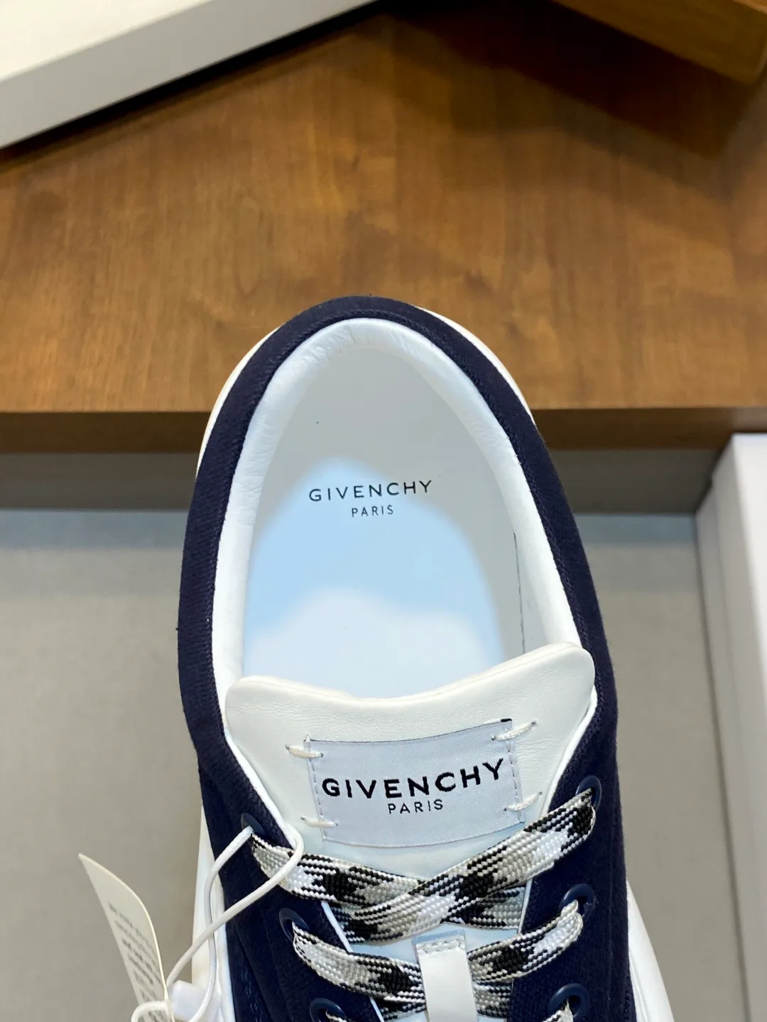 Men's Sneakers GIVENCHY 18449135