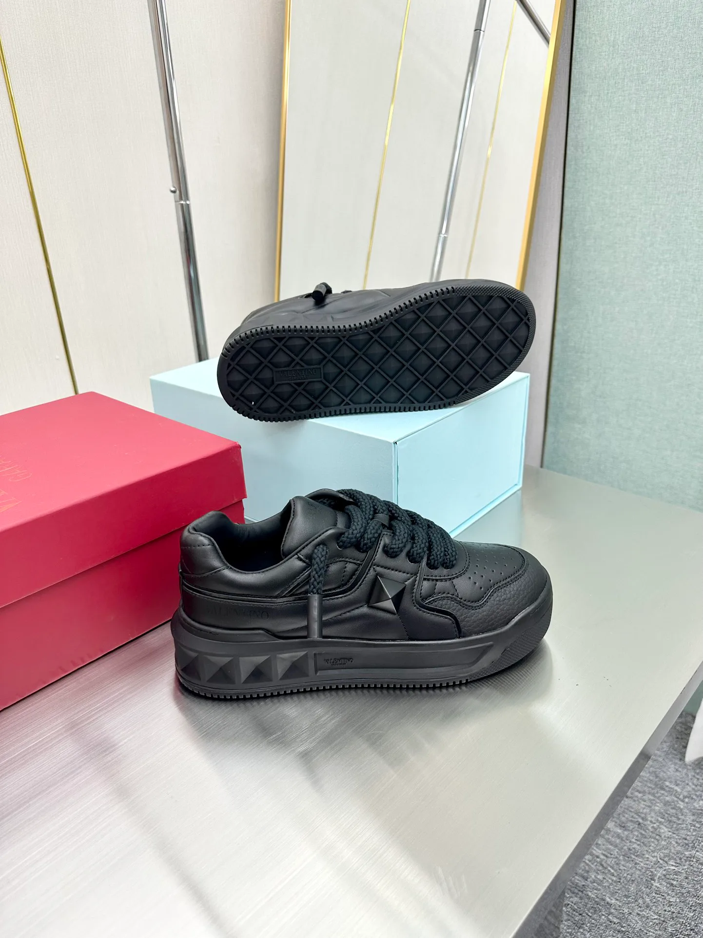 Women's Sneakers VALENTINO 17904333