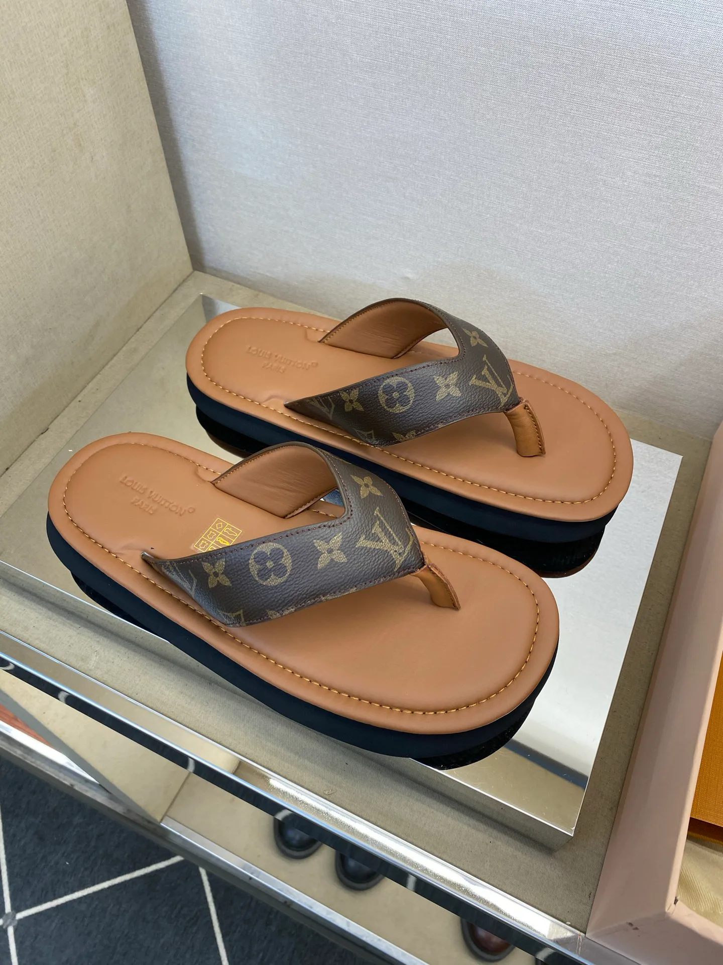 Men's Flip-Flops LOUIS VUITTON 17706386