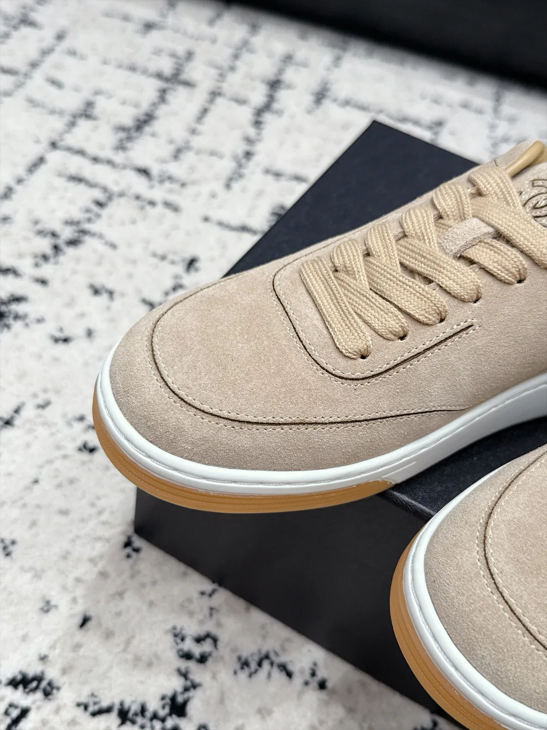 Women's Sneakers CHANEL 18125108