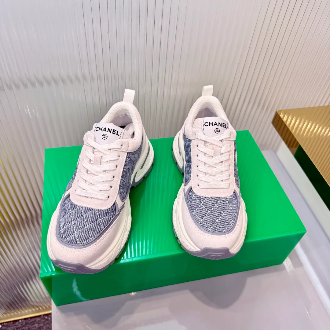 Women's Sneakers CHANEL 18366958