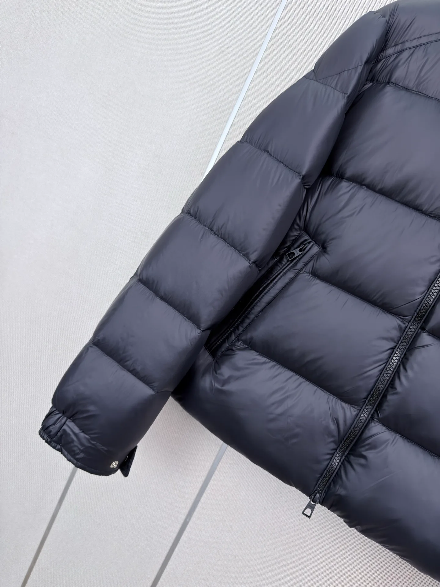 Women's Jackets And Down Jackets MONCLER 18439408