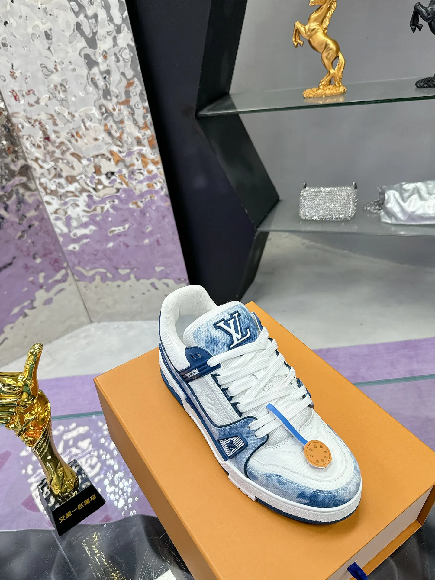 Women's Sneakers LOUIS VUITTON 17530409