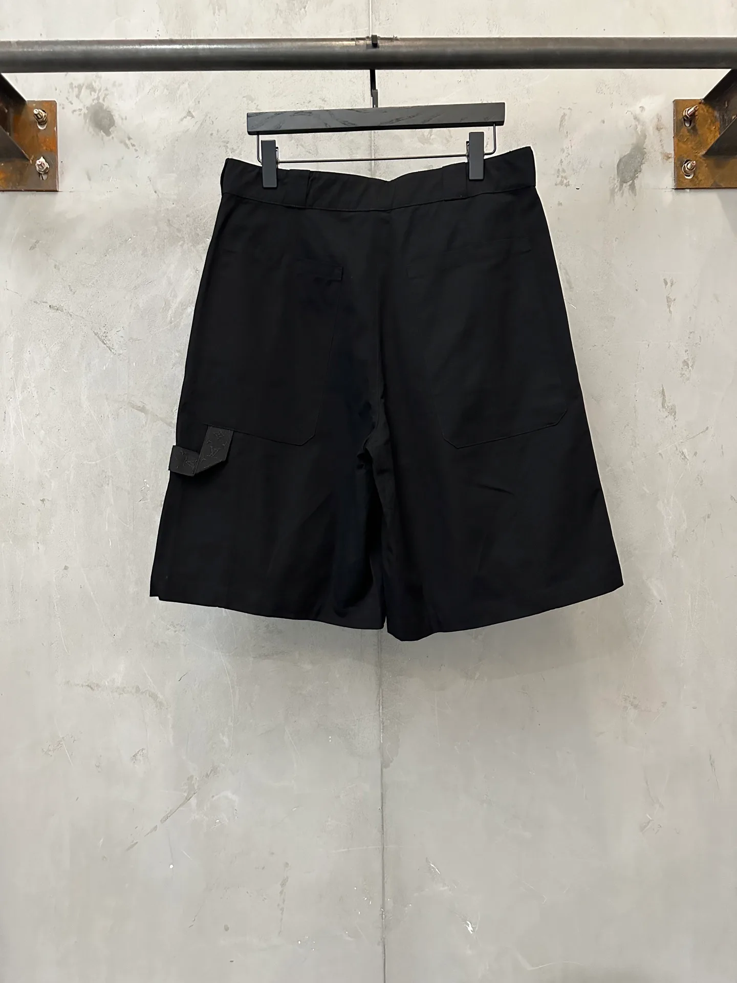 Men's Shorts LOUIS VUITTON 17874930